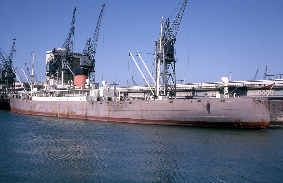 Rochester Castle loading fruit in Durban - May 1969